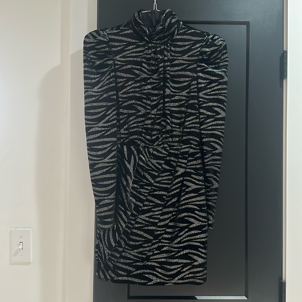 AQUA-Size XS velvet black and silver dress